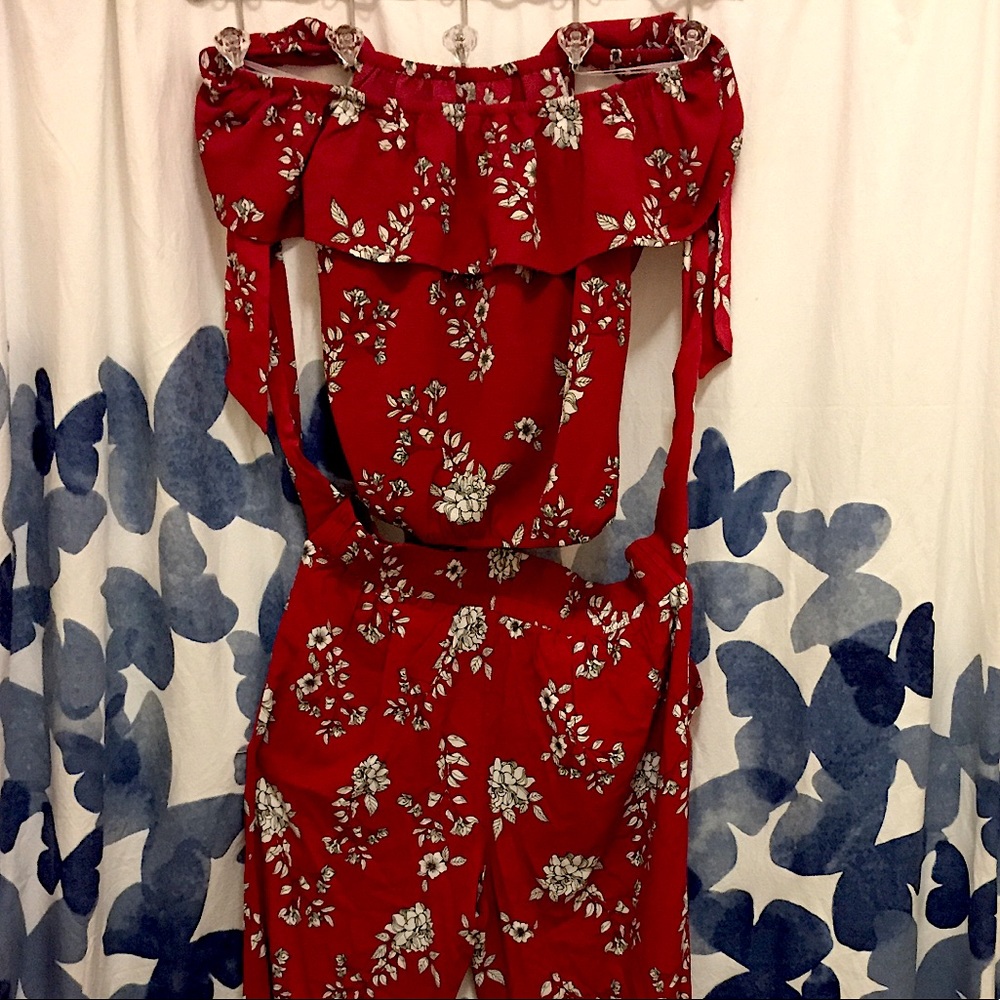 Guess Off Shoulder Amorita  Outfit